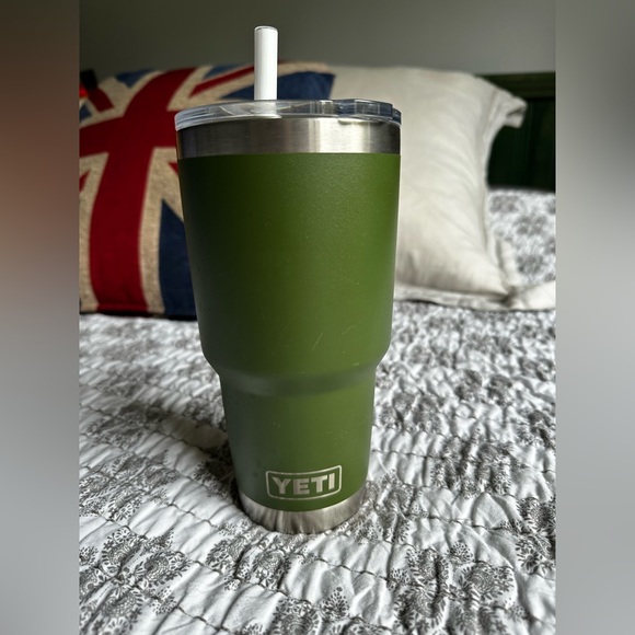 Yeti - Highlands Olive 887ml tumbler - Picture 2 of 2